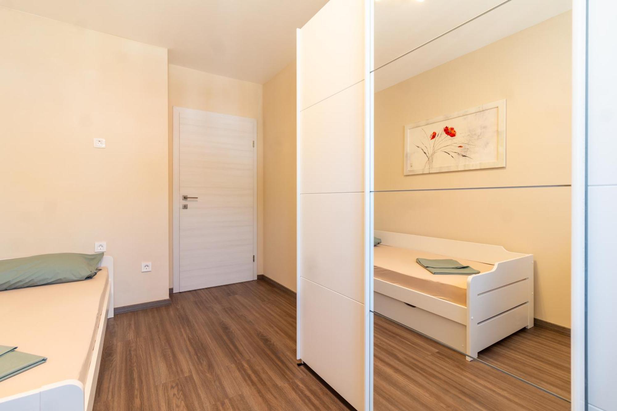 Apartmani Nela Kaštela Esterno foto