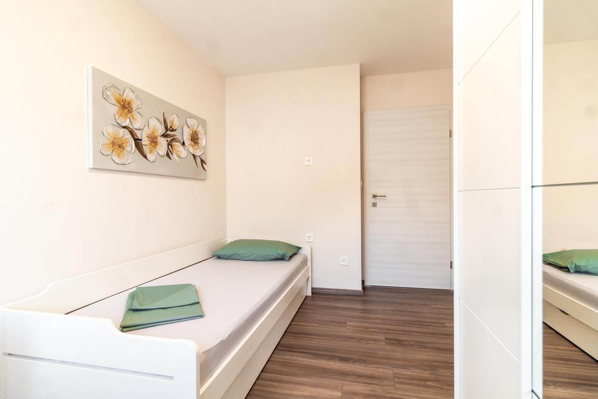 Apartmani Nela Kaštela Esterno foto