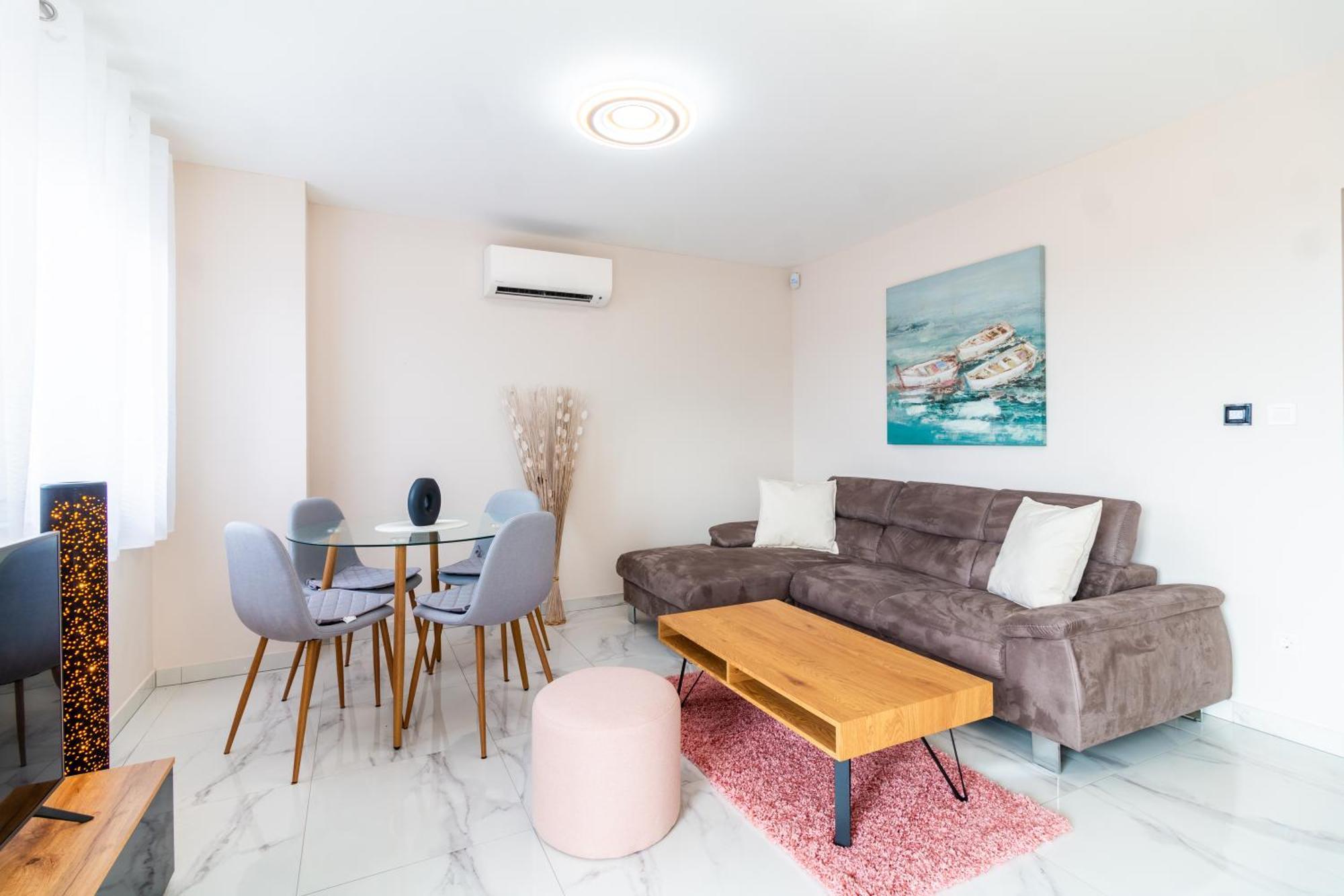 Apartmani Nela Kaštela Esterno foto